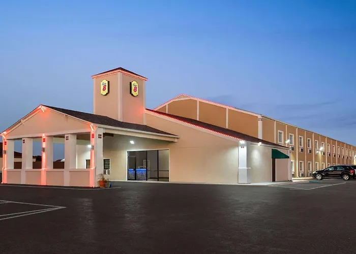 Super 8 By Wyndham Gainesville Tx
