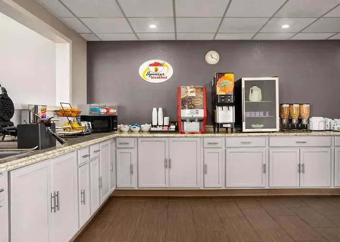 Super 8 By Wyndham Gainesville Tx