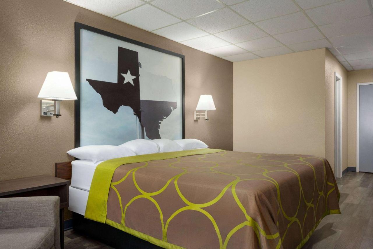 Super 8 By Wyndham Tx Hotel Gainesville
