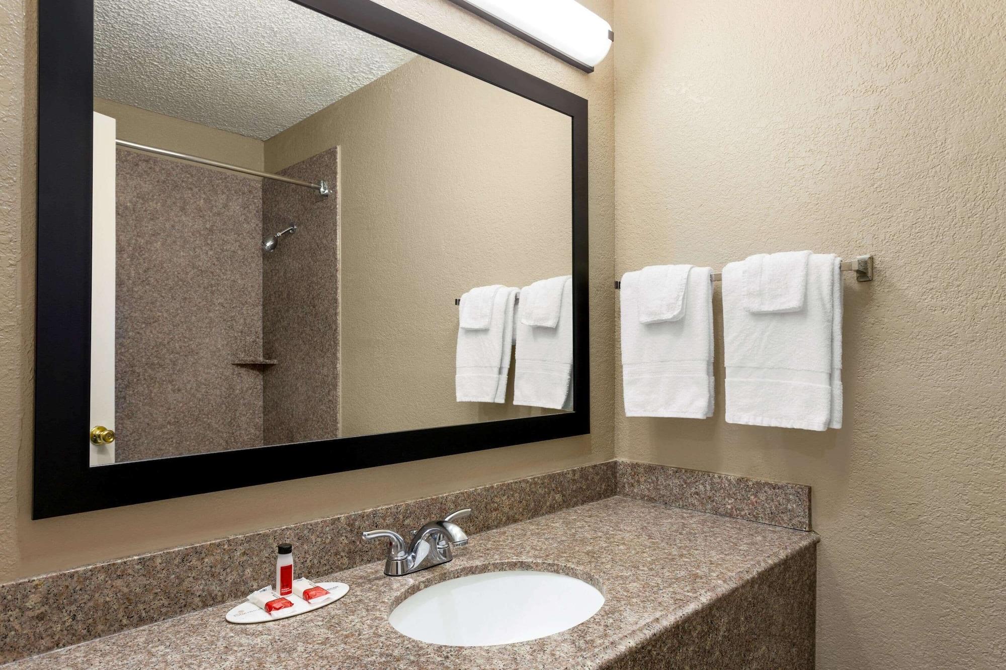 Super 8 By Wyndham Tx Gainesville