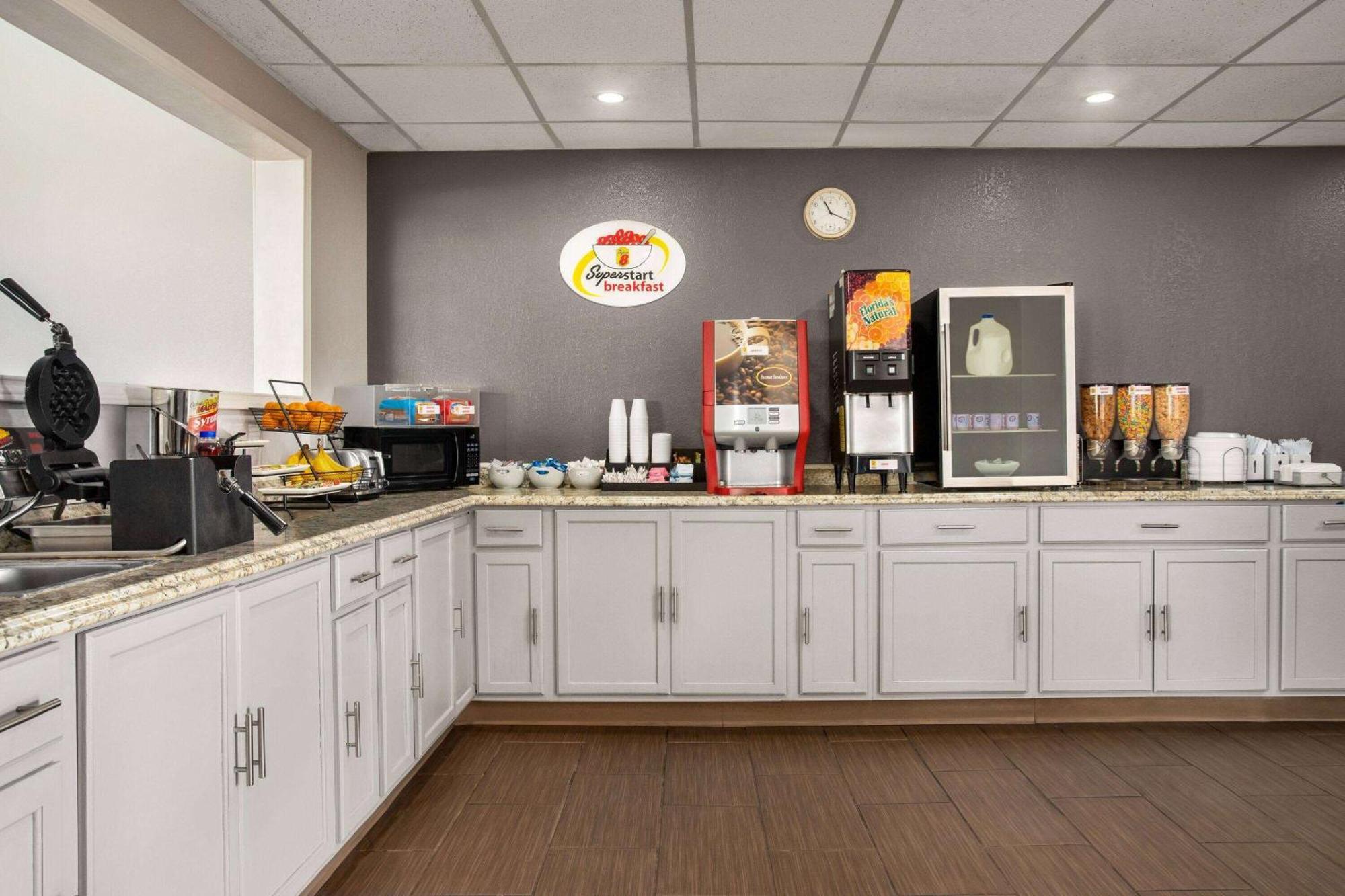 Hotel Super 8 By Wyndham Tx 3*